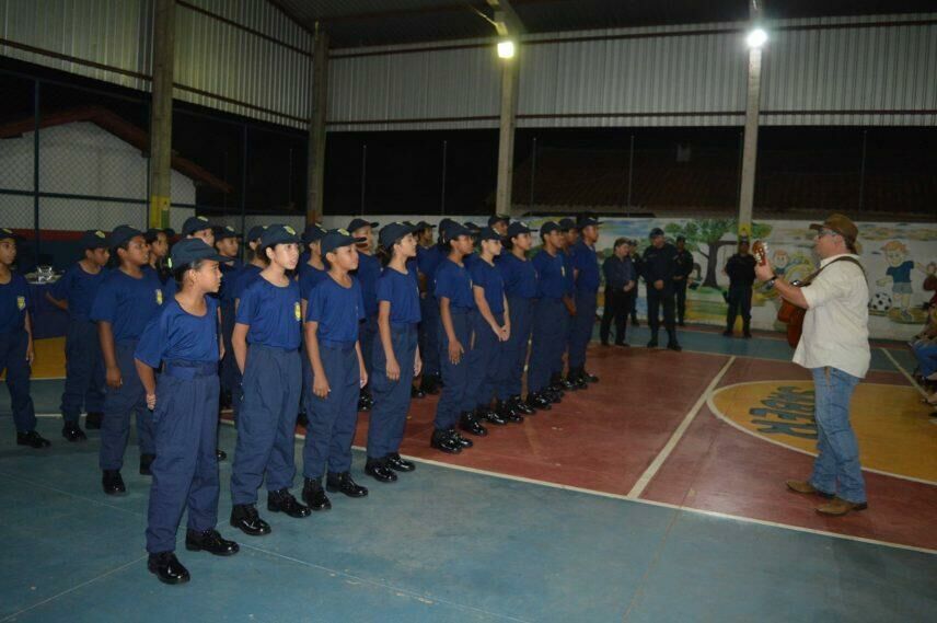 Imagem de compartilhamento para o artigo Polícia Militar entrega fardas a alunos do Patrulha Mirim do Trânsito em Coxim da MS Todo dia